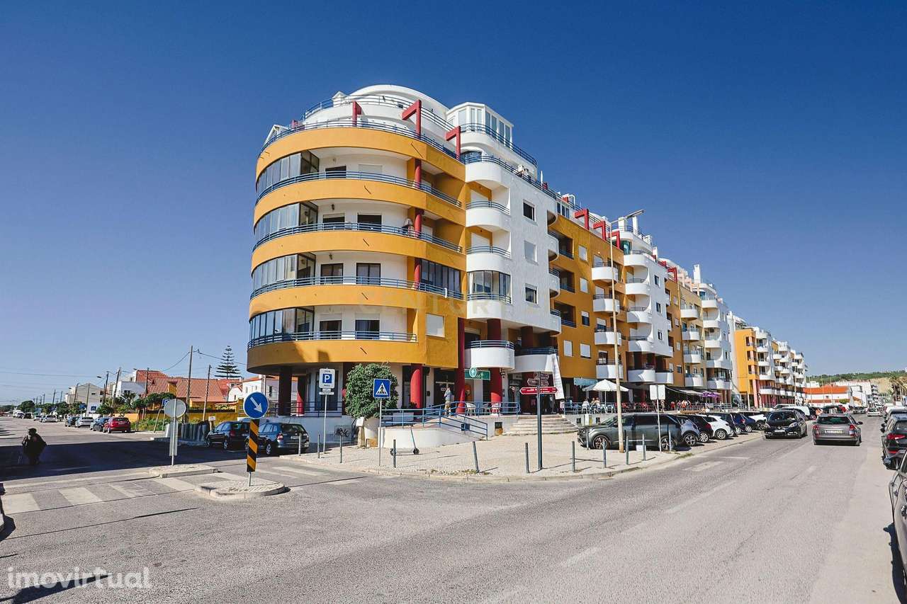 Espaço comercial à venda em zona premium com várias montras, junto à p - Grande imagem: 2/14