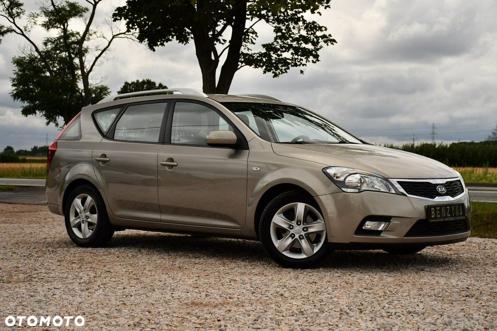 Kia Ceed - 12