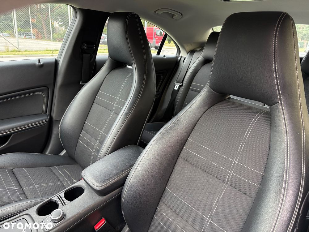 Mercedes-Benz CLA 180 7G-DCT - 9