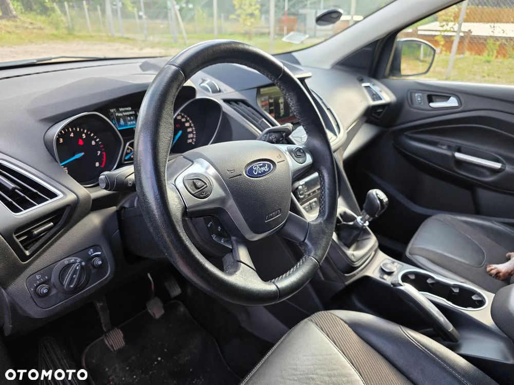 Ford Kuga 1.5 EcoBoost 2x4 Titanium - 10