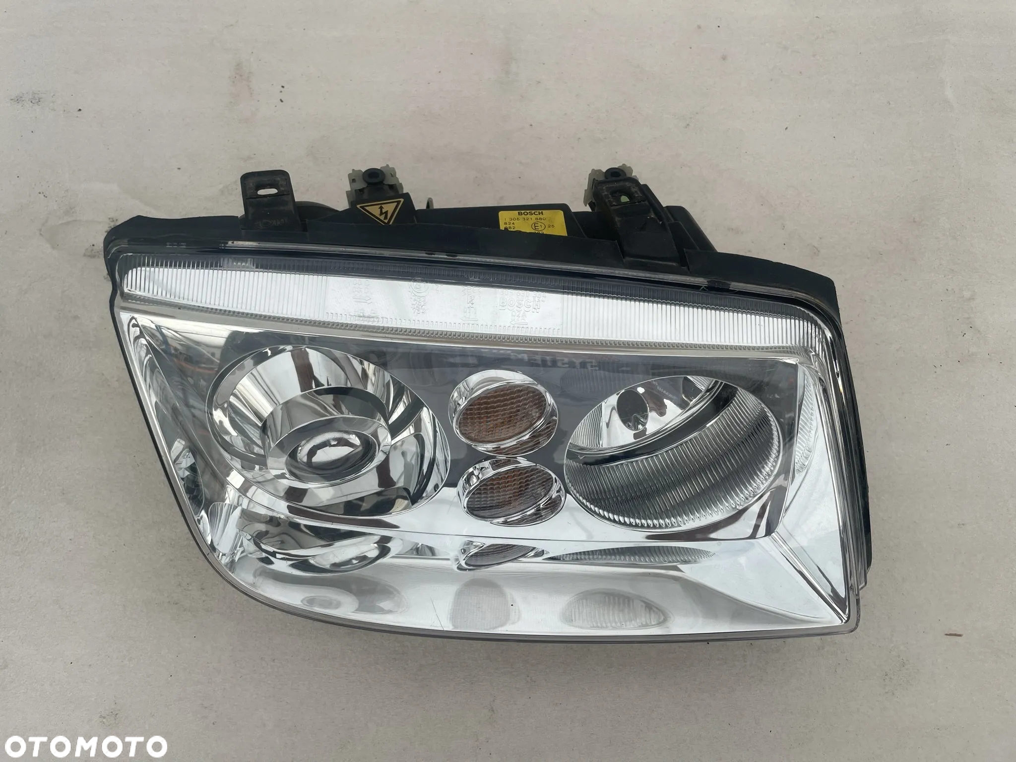 VW Bora reflektor xenon prawy 1J5941018AM - 2