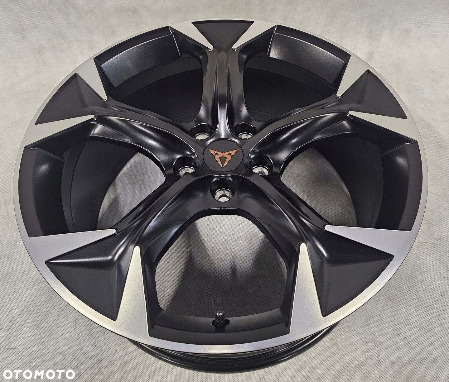 FELGI KOŁA CUPRA FORMENTOR 5FF601025E 8x19 ET40 - 4