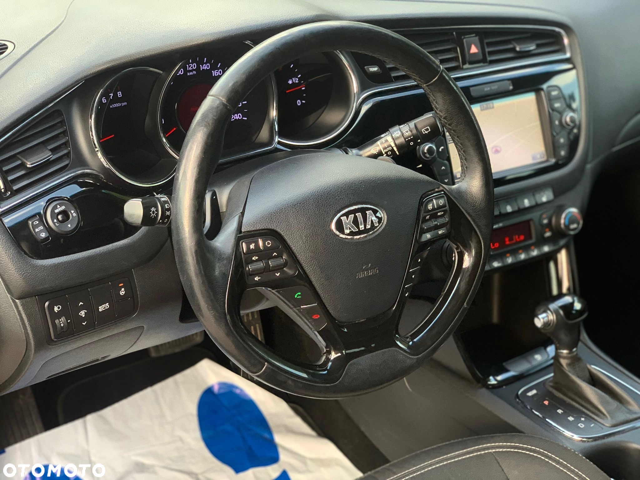 Kia Ceed 1.6 GDI DCT SW Platinum Edition - 9