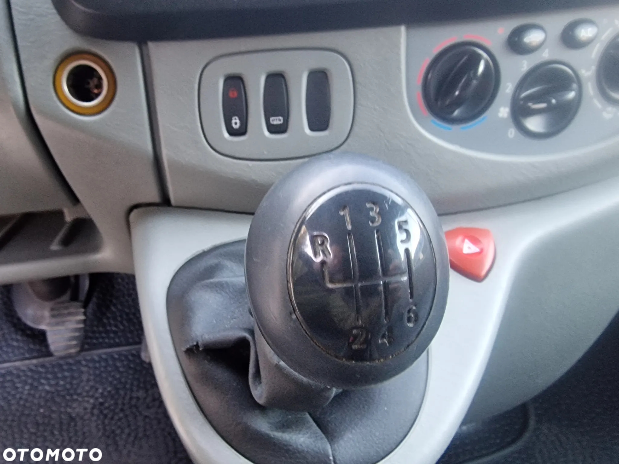 Renault Trafic - 26