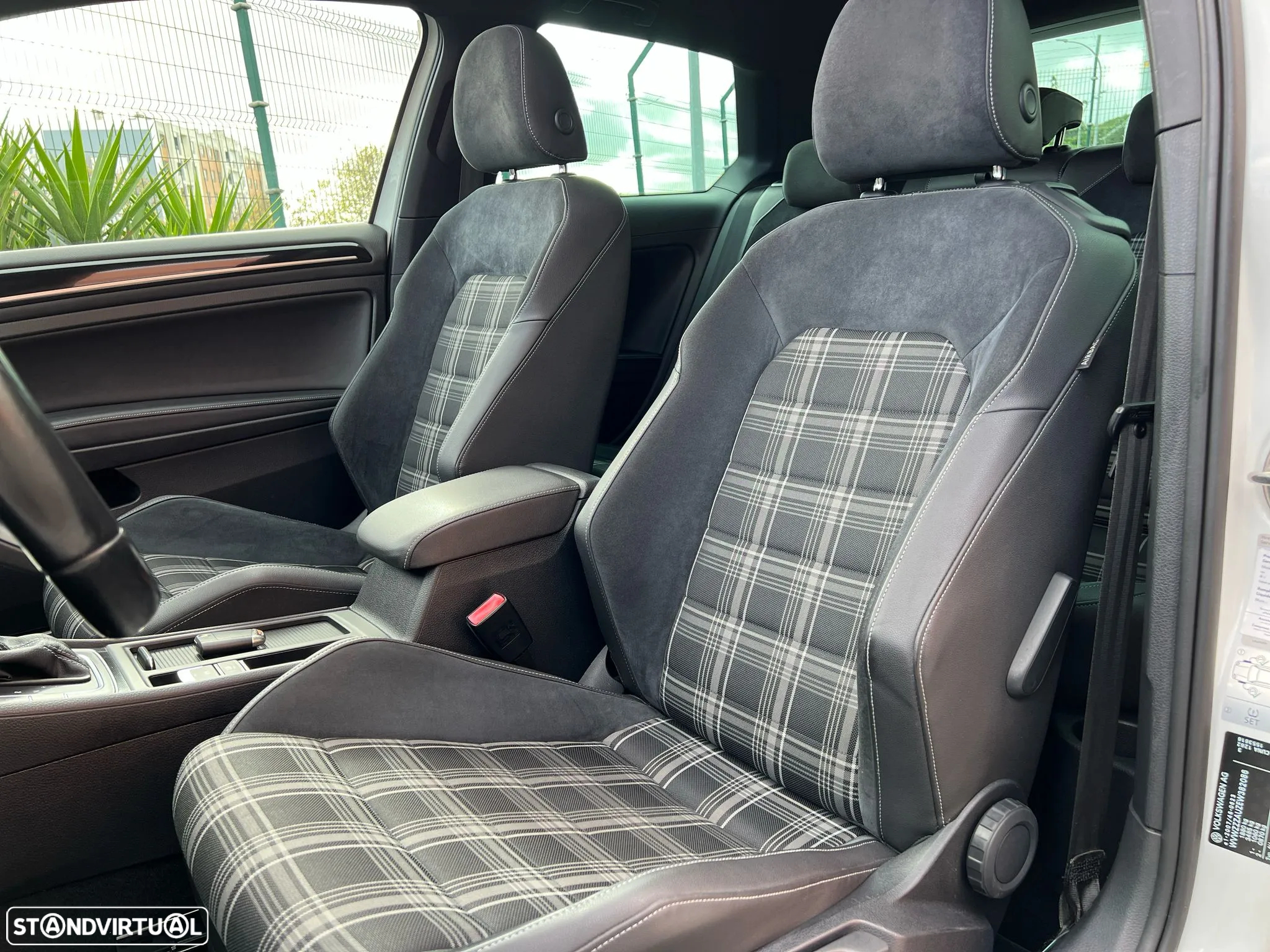 VW Golf 2.0 TDI GTD DSG - 23