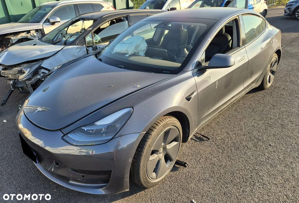 Tesla Model 3 - 2