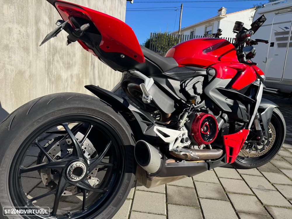 Ducati Streetfighter V2 - 1