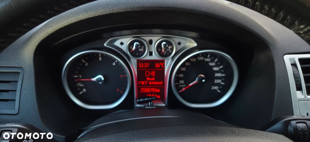 Ford Kuga 2.0 TDCi 2x4 Titanium - 26