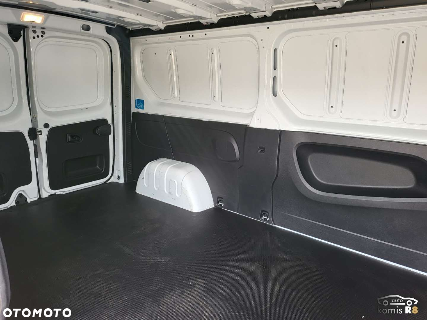 Renault Trafic - 12