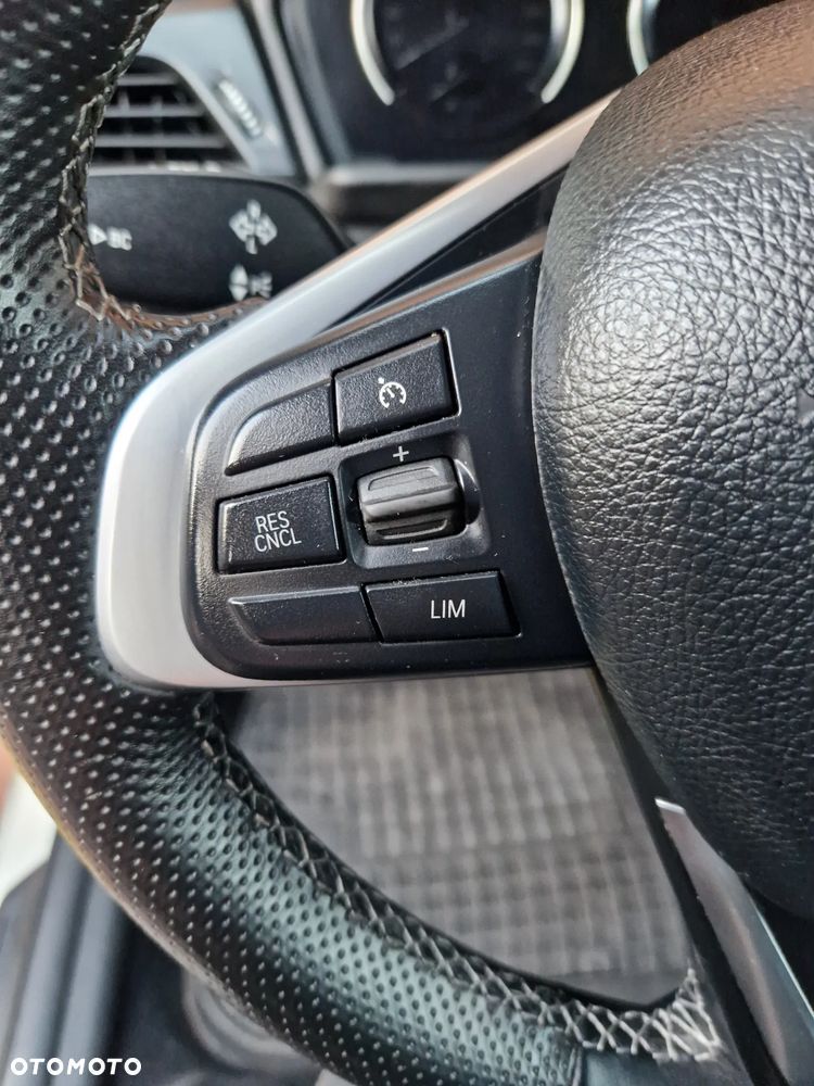 BMW Seria 2 218d - 15