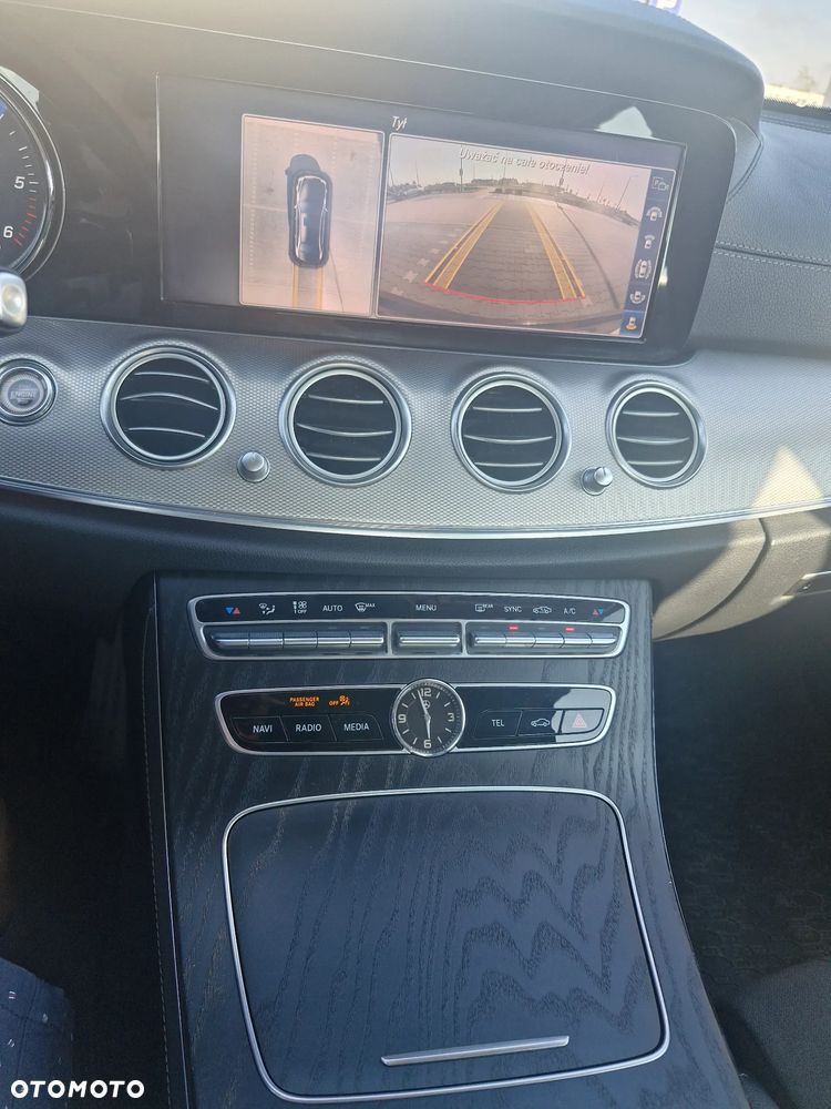 Mercedes-Benz Klasa E 220 d 4-Matic 9G-TRONIC - 12