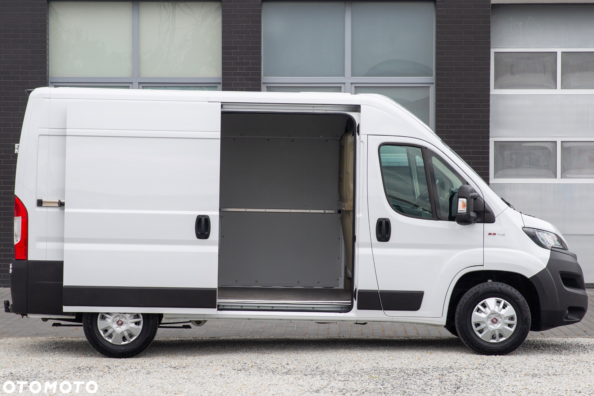 Fiat Ducato 2.3 L2H2 *ŚREDNI* Professional - 4