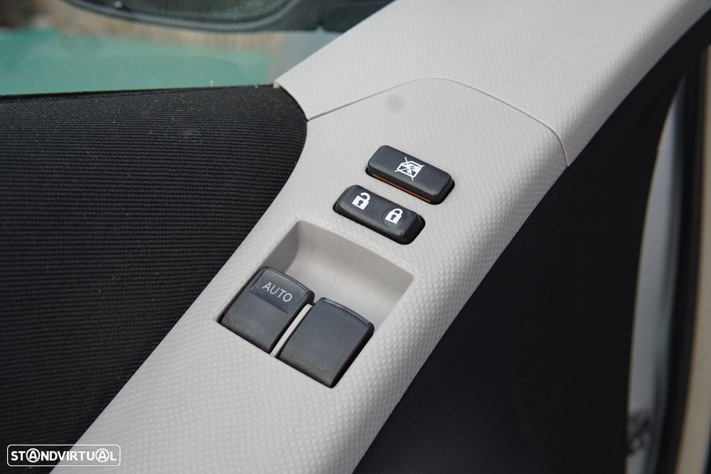 Toyota Yaris 1.0 VVT-i AC Manual - 11