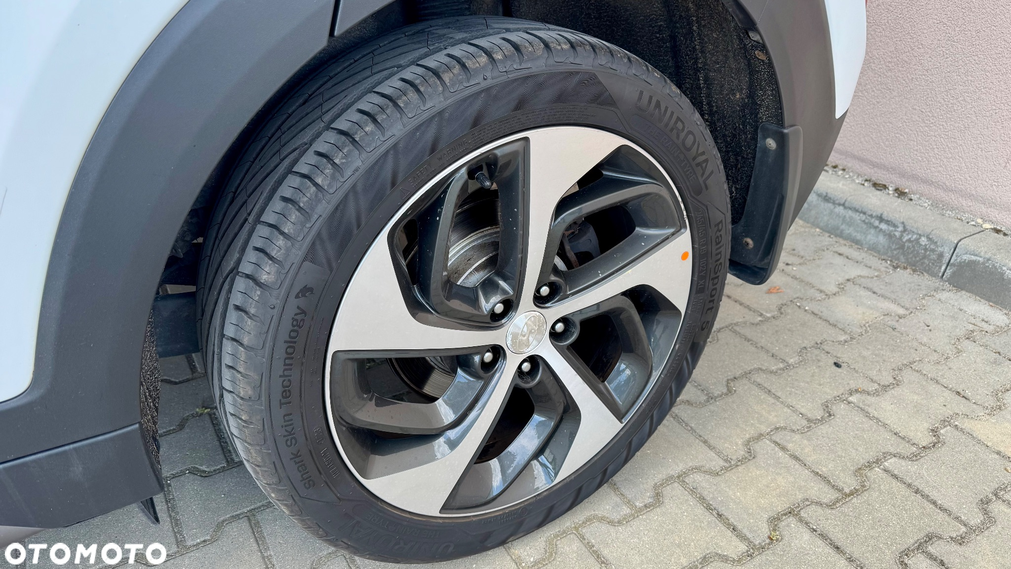 Hyundai Tucson 1.7 CRDI BlueDrive Style 2WD - 24
