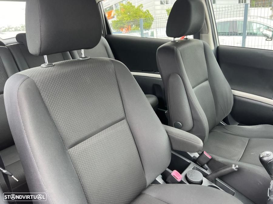 Toyota Corolla Verso 2.0 D-4D - 5