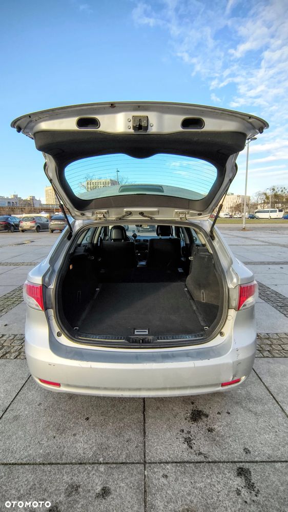 Toyota Avensis 2.0 D-4D Luna - 11