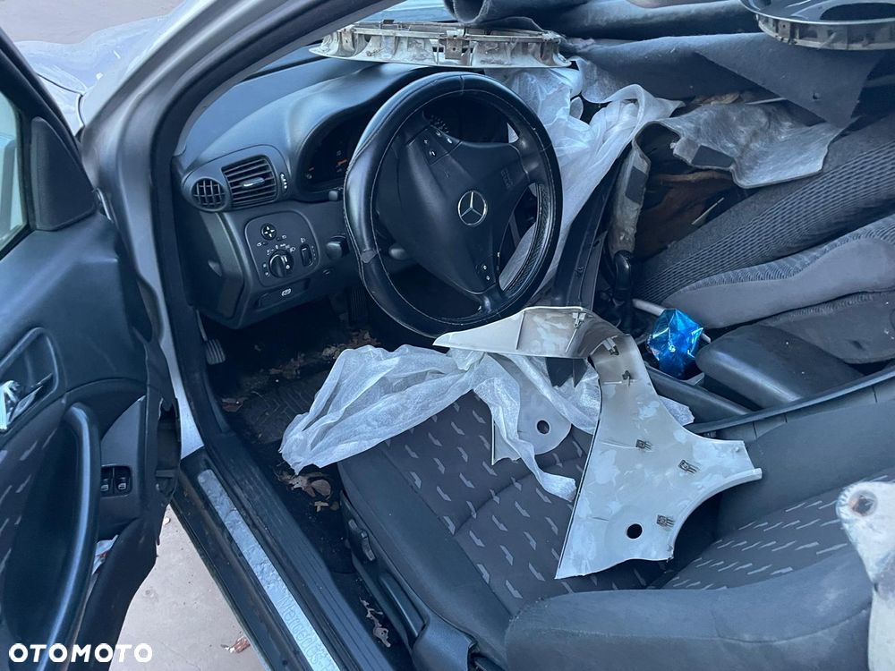 Mercedes C180 NA  CZĘŚCI!!! Kolor:744 (Srebrny brylantowy - lakier metaliczny) - 5