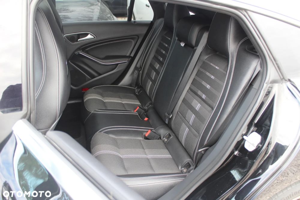 Mercedes-Benz CLA 180 - 13