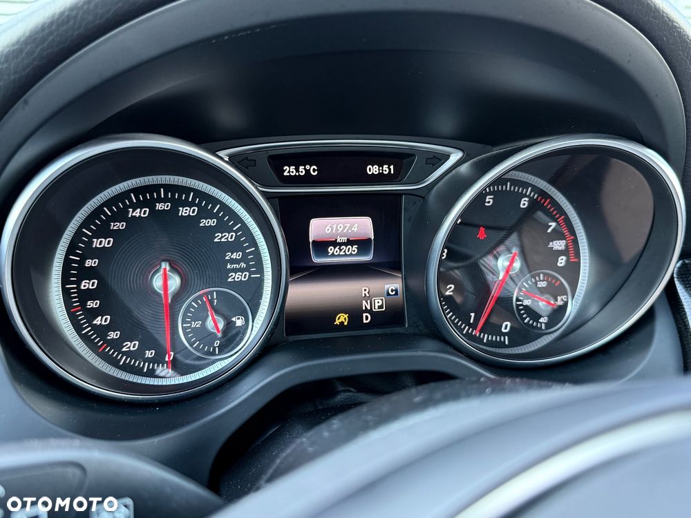 Mercedes-Benz CLA 180 7G-DCT - 26