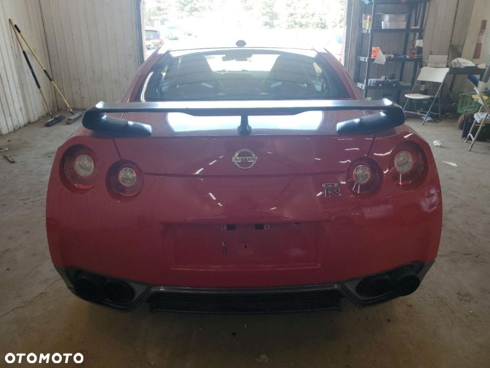 Nissan GT-R - 5