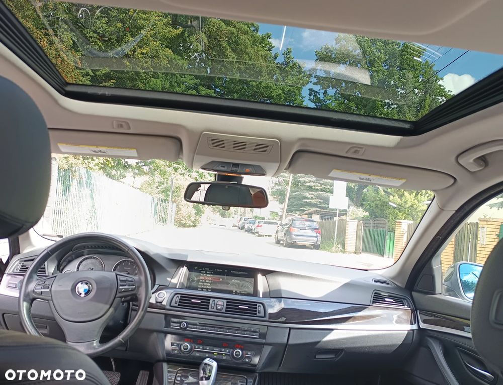 BMW Seria 5 528i xDrive - 15