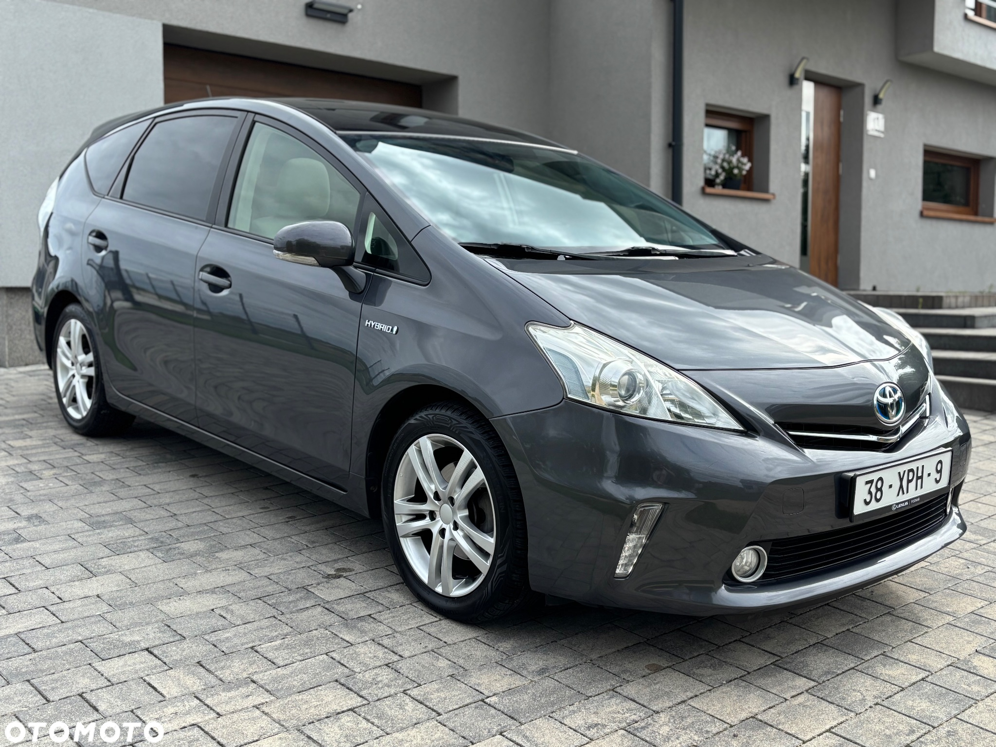 Toyota Prius+ (Hybrid) Life - 2