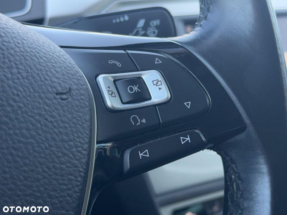 Volkswagen Passat - 20