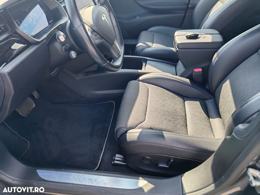 Tesla Model S - 8