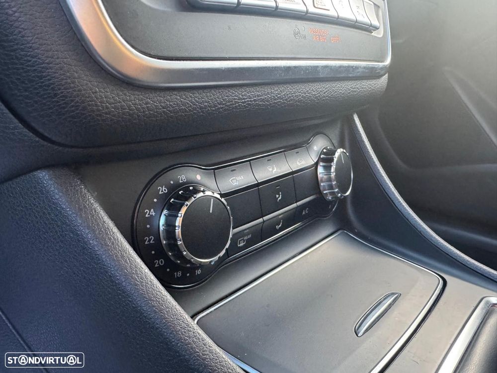 Mercedes-Benz CLA 180 d Shooting Brake AMG Line - 13