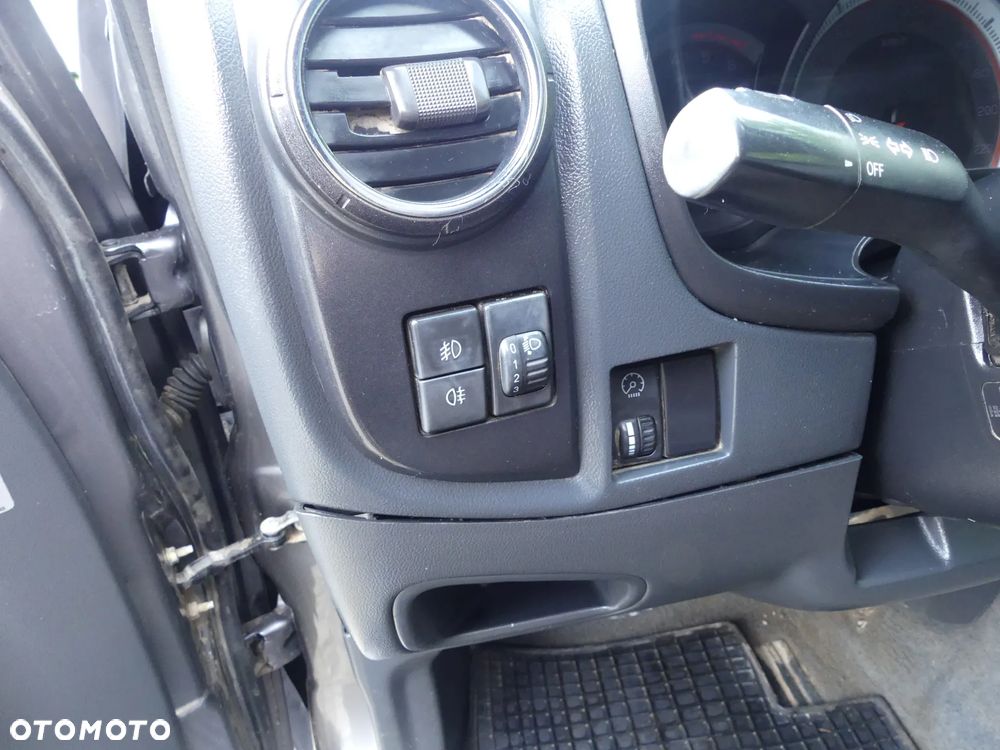 Isuzu D-Max 2.5d DC Custom - 22
