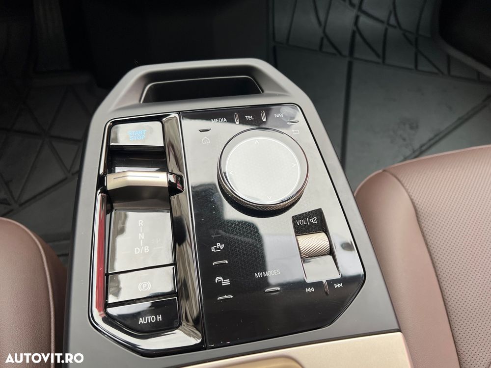 BMW iX - 7