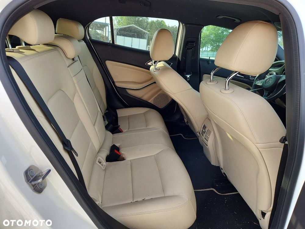 Mercedes-Benz GLA - 8
