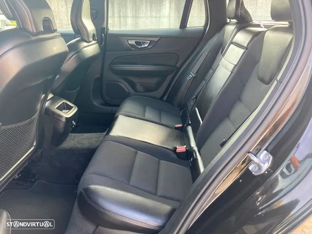 Volvo V60 2.0 D3 Momentum Core Geartronic - 28