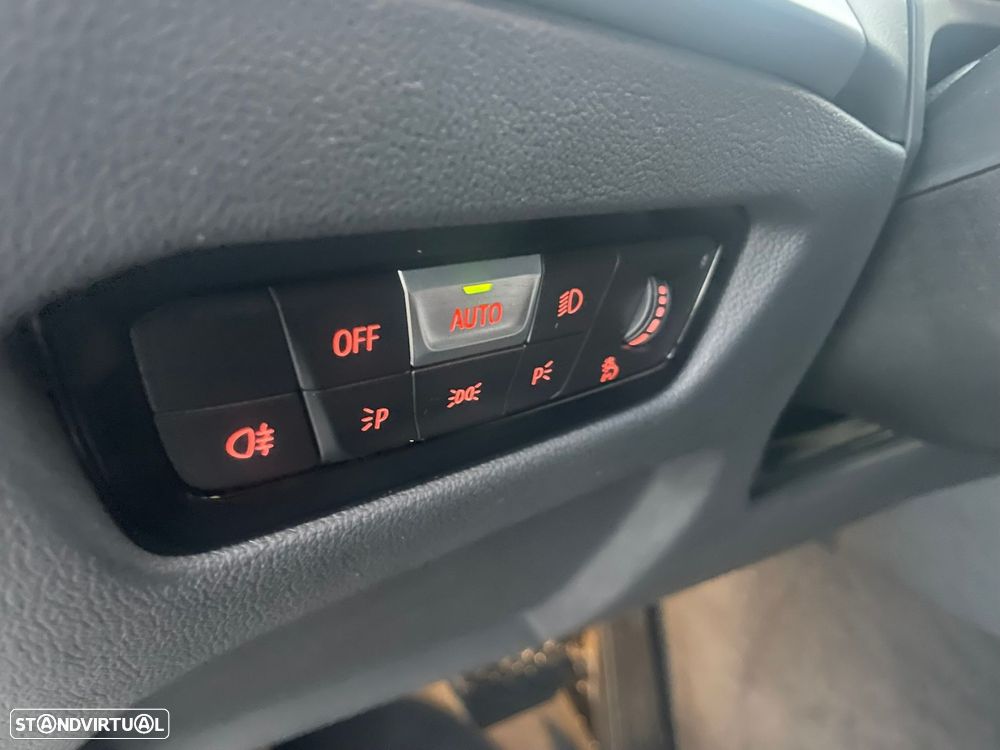 BMW 318 d Touring Auto - 35