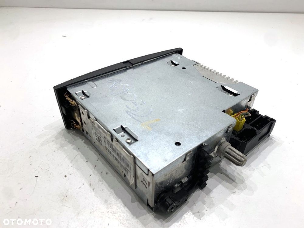 RADIO  RENAULT CLIO III (BR0/1, CR0/1) 2005 - 2014 1.2 16V (BR02, BR0J, BR11, CR02, CR0J, CR11) 55 - 2