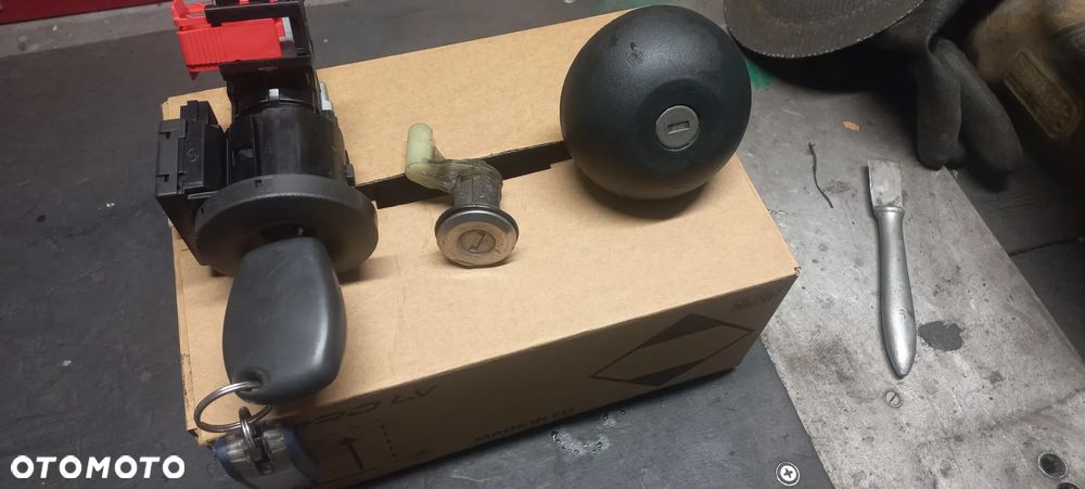 Stacyjka  WKŁADKA korek dacia dokker - 2