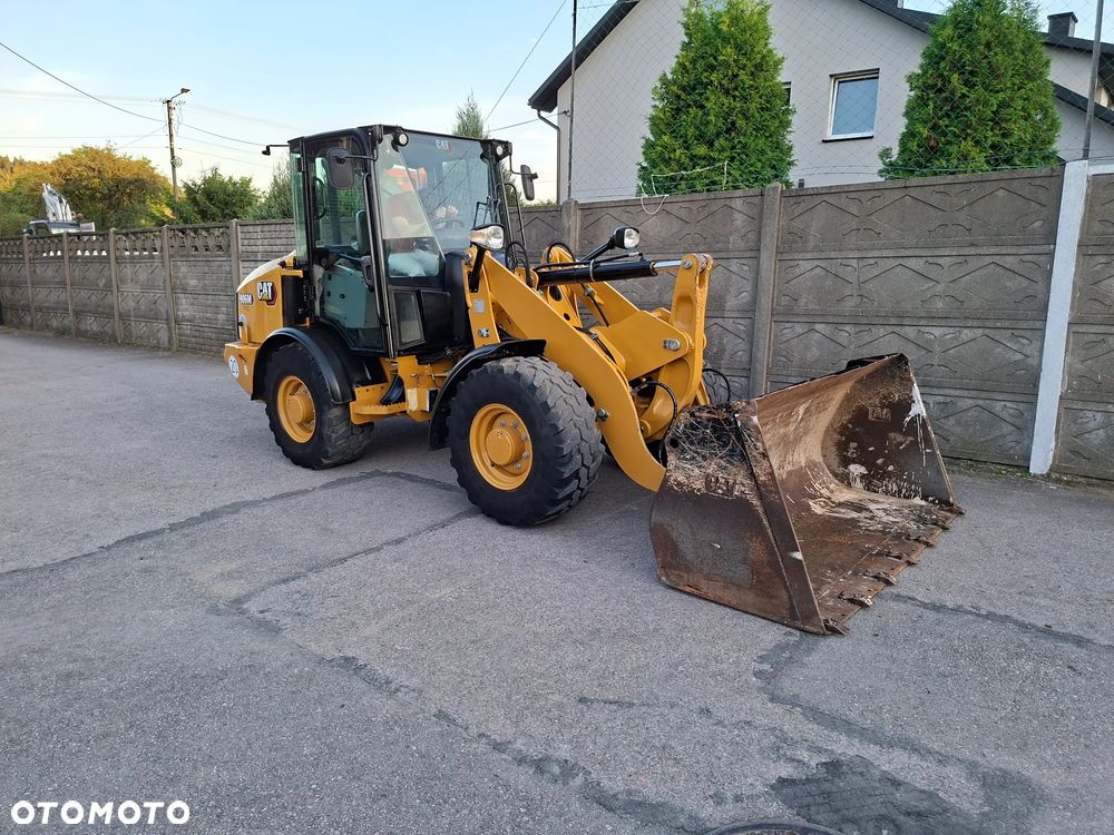 Caterpillar CAT 906 M - 9