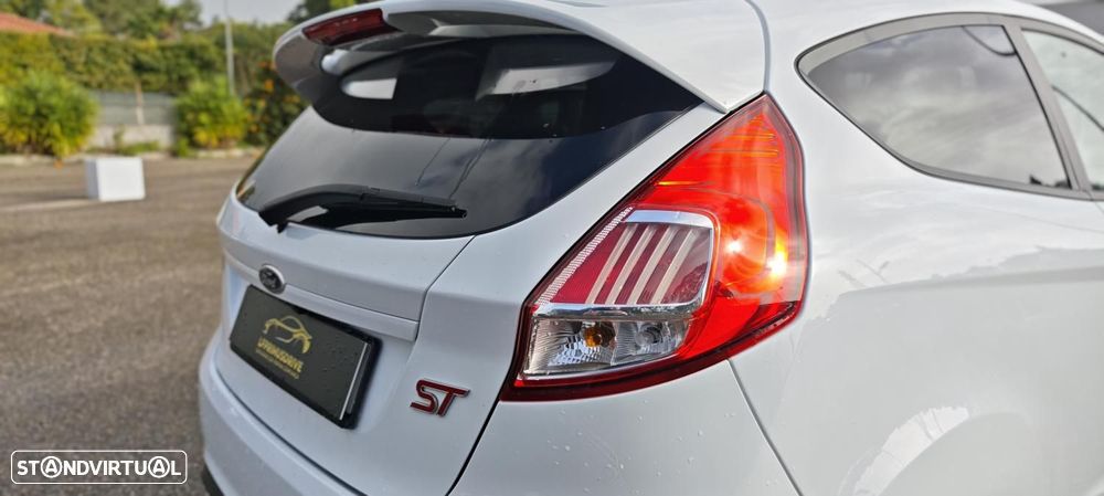 Ford Fiesta 1.6 T ST - 25