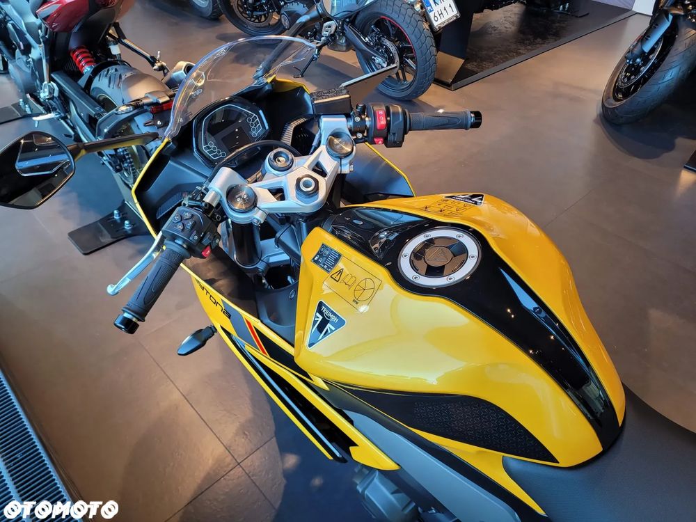 Triumph Daytona - 4