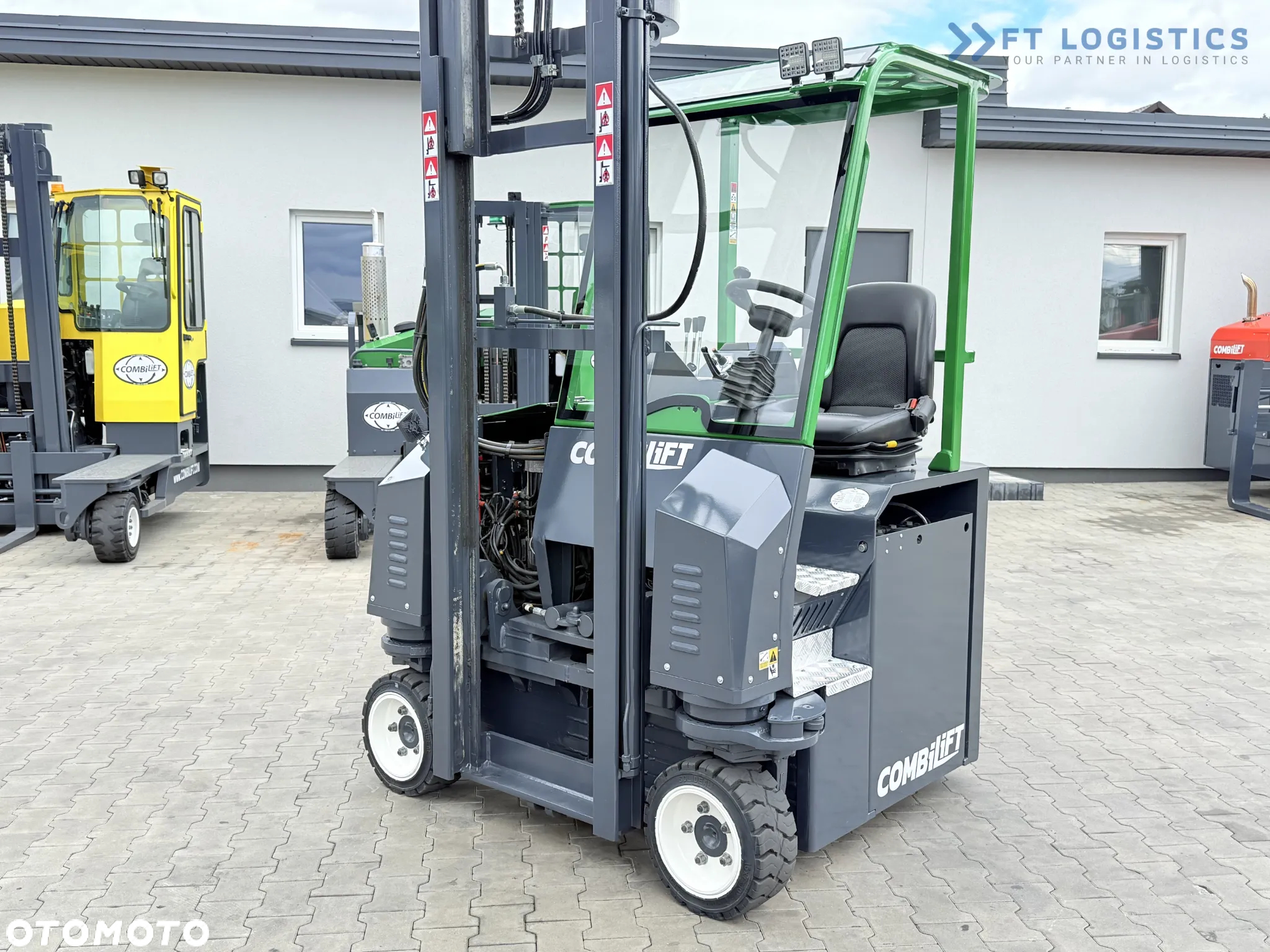 Combilift CBE2500 / TRIPLEX / 5500MM / WOLNY SKOK / NAPĘD ELEKTRYCZNY / JEDYNIE 2300MTH / POZYCJONER / PRZESUW BOCZNY / NOWE OPONY / JAK NOWY / Szeroka oferta wózków czterokierunkowych i bocznych, dopasowanych do różnorodnych potrzeb i zastosowań. - 39