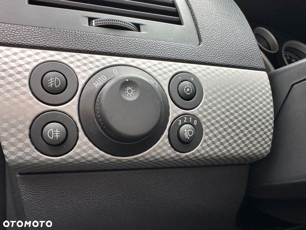 Opel Astra III GTC 1.8 Sport - 23