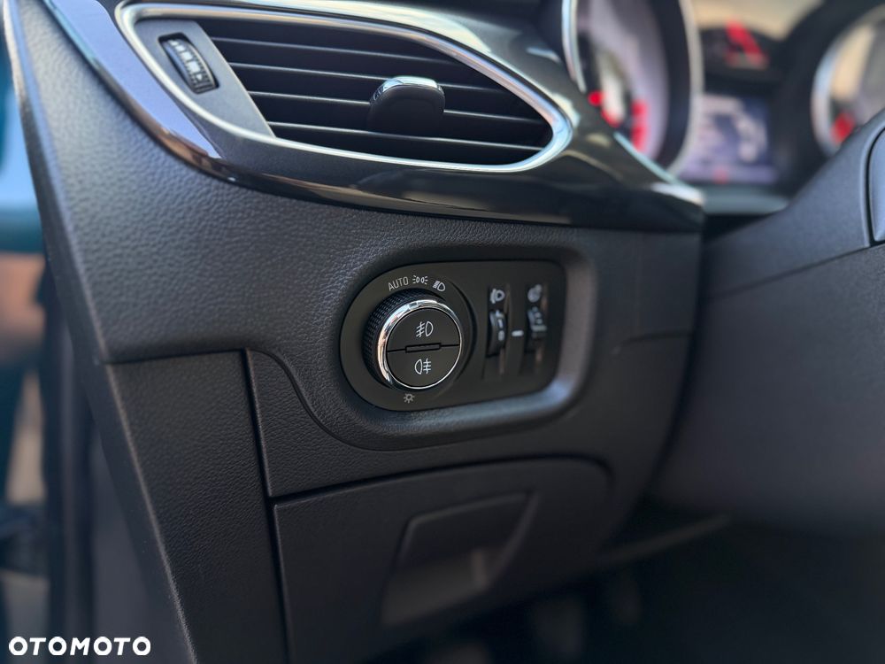 Opel Astra 1.4 Turbo Innovation - 14