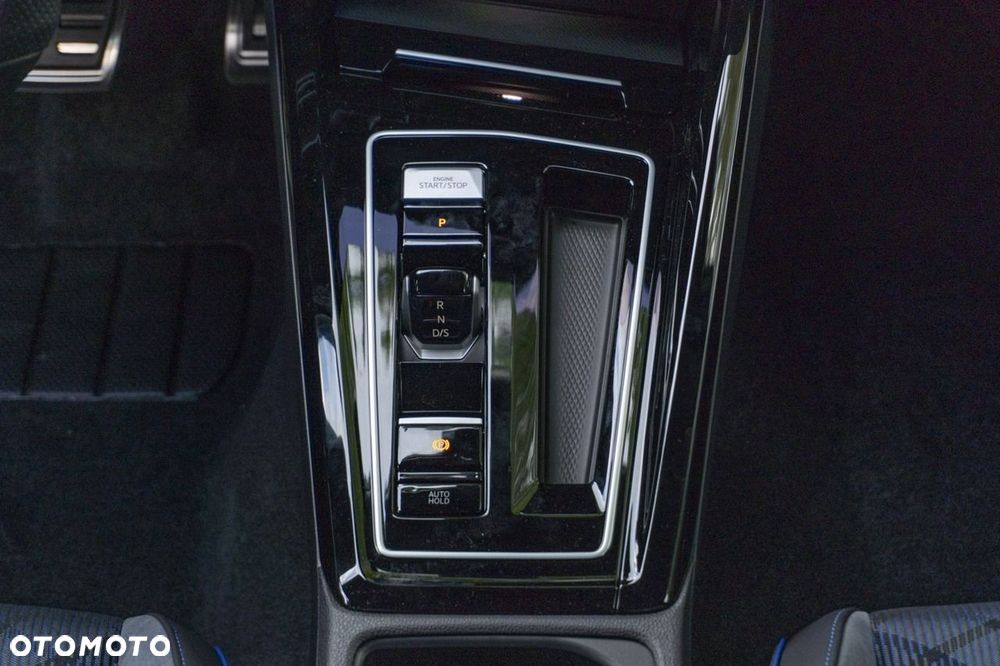 Volkswagen Golf - 24