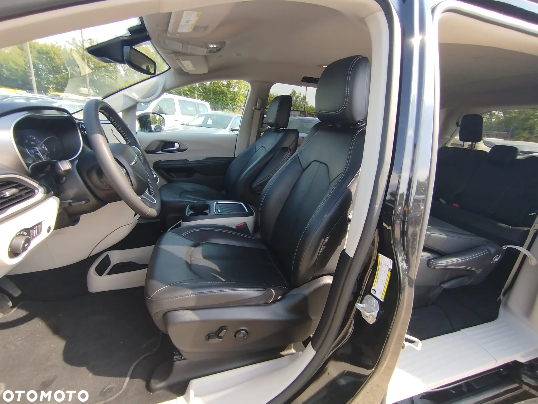 Chrysler Pacifica - 28