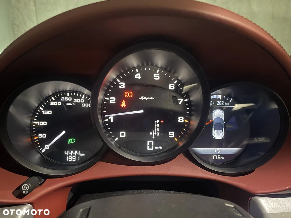 Porsche 718 Spyder - 11