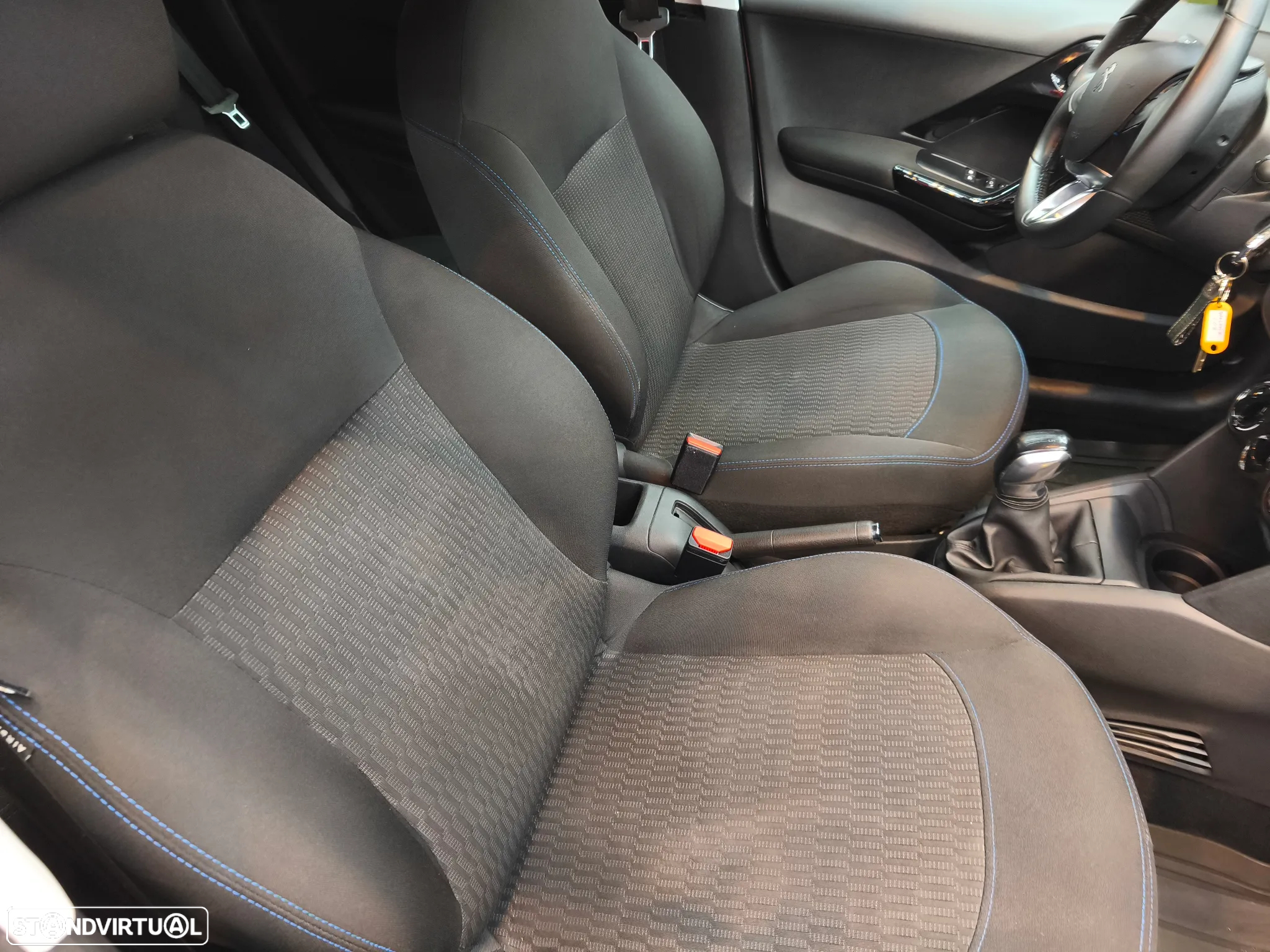 Peugeot 208 1.2 PureTech Signature - 25