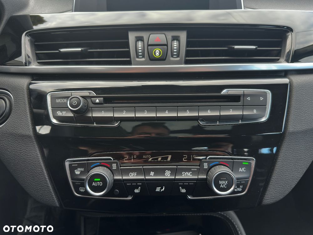 BMW X1 xDrive20i Sport Line - 27