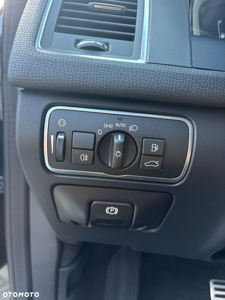 Volvo XC 60 D4 Drive-E R-Design Momentum - 25