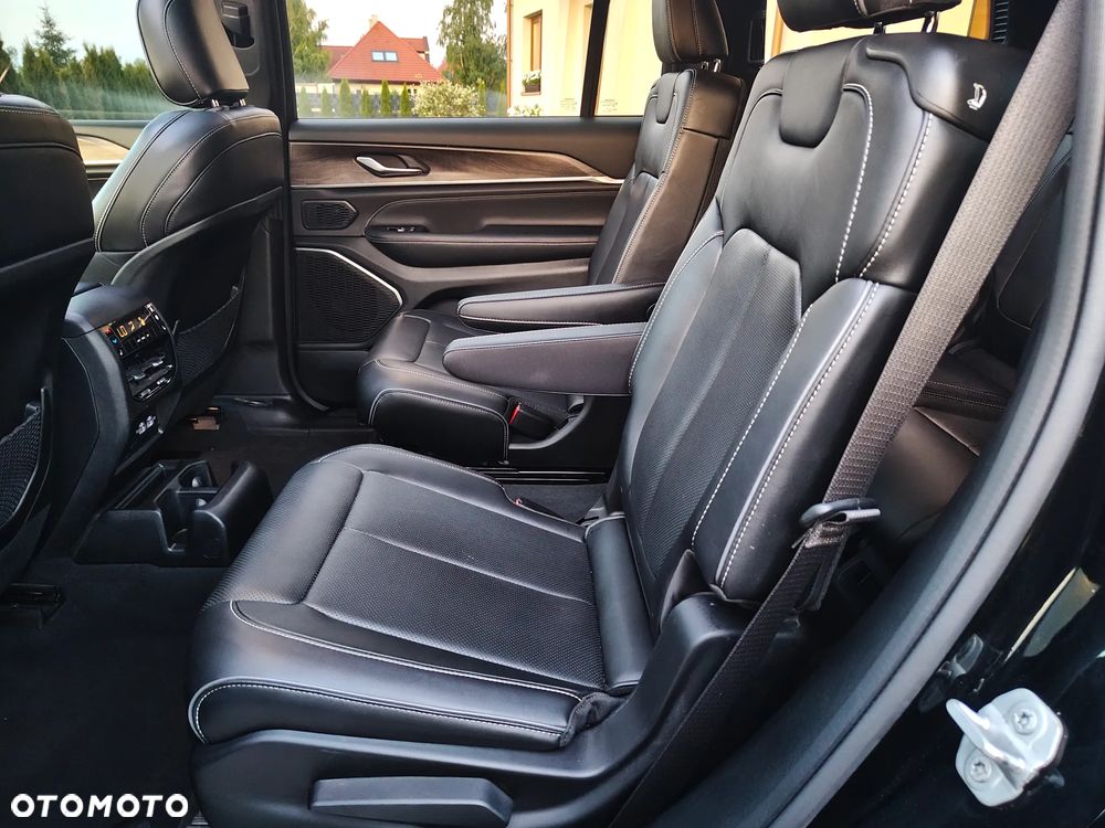 Jeep Grand Cherokee - 38