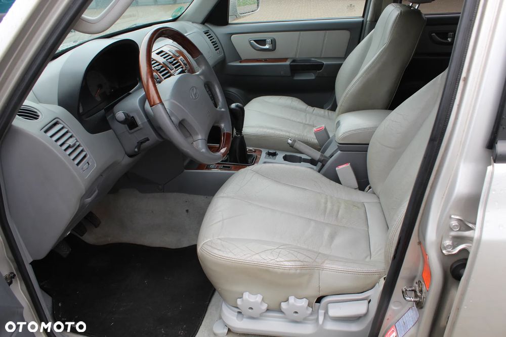 Hyundai Terracan - 12